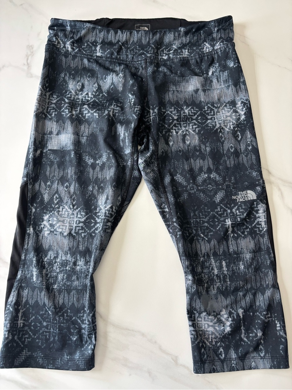The North Face Black & Gray Patterned Active Capri Leggings Large
